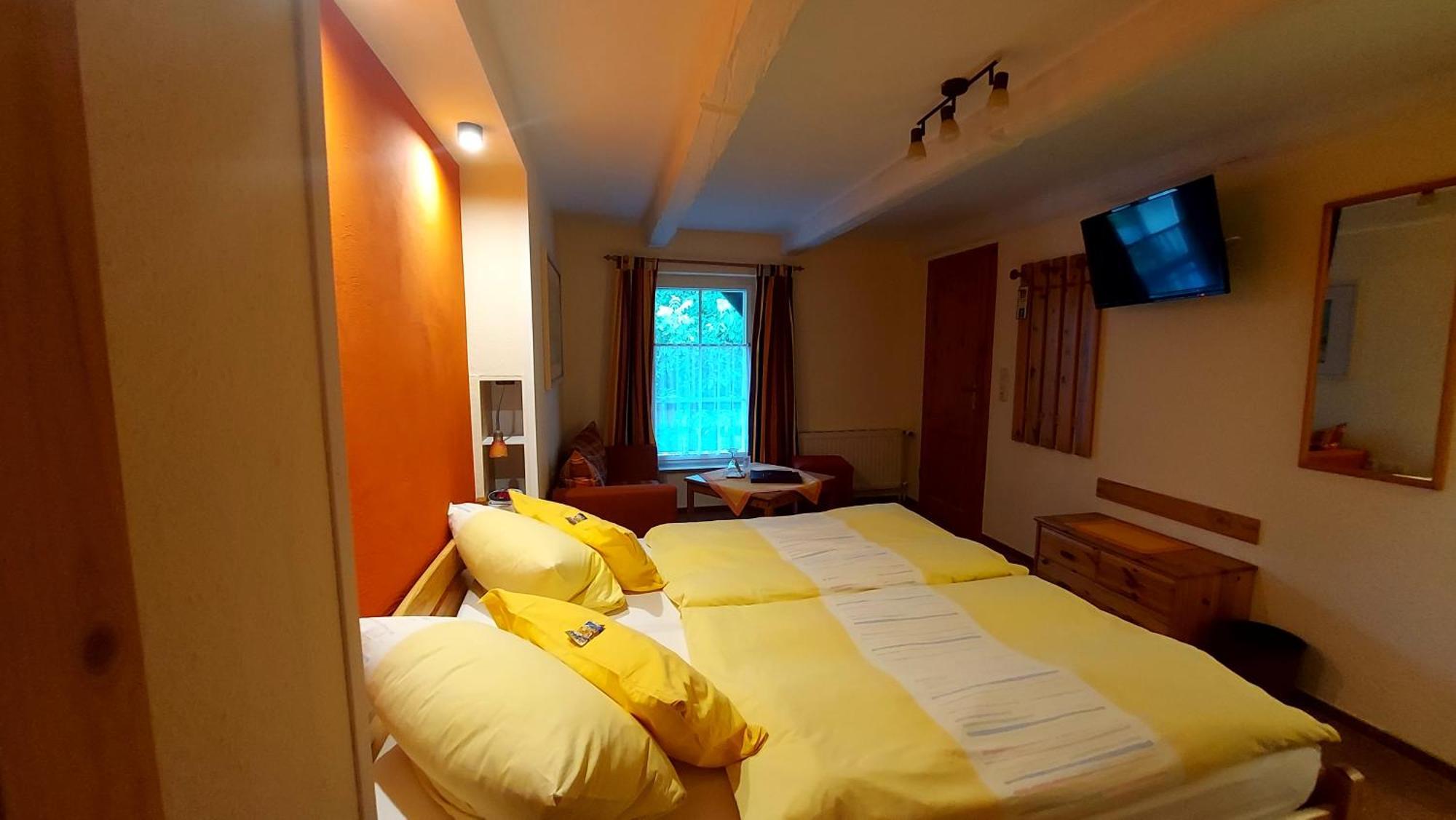 Hotel Garni & Oma'S Heuhotel 'Pension Zur Galerie' Barby エクステリア 写真