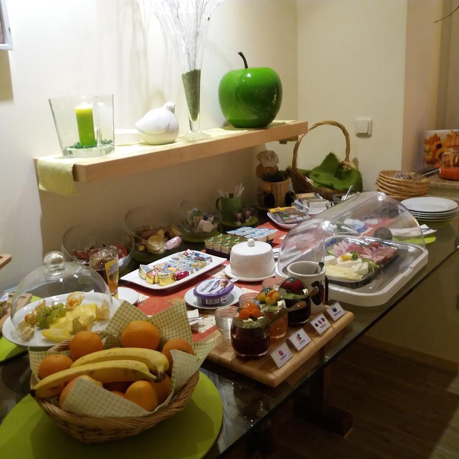Hotel Garni & Oma'S Heuhotel 'Pension Zur Galerie' Barby エクステリア 写真