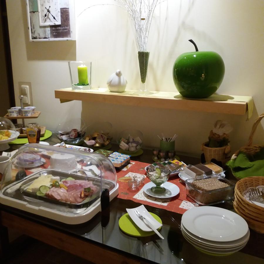 Hotel Garni & Oma'S Heuhotel 'Pension Zur Galerie' Barby エクステリア 写真
