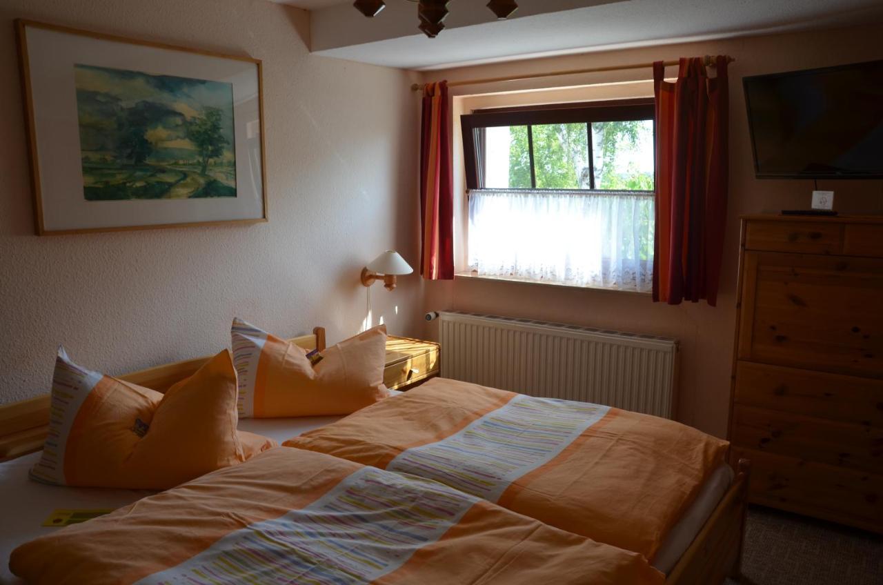 Hotel Garni & Oma'S Heuhotel 'Pension Zur Galerie' Barby エクステリア 写真